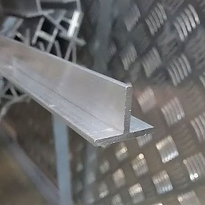 Алюминиевый тавр 100х100х16 мм АД35 ГОСТ 13622-91